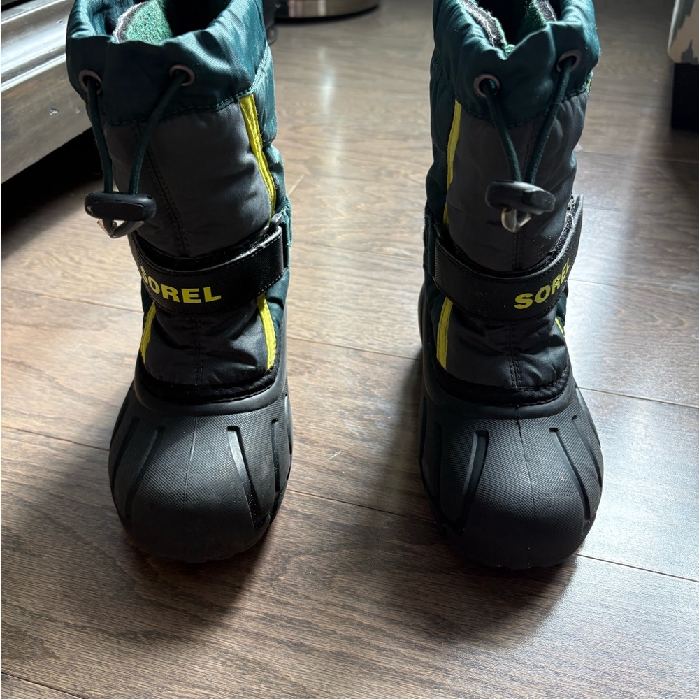 Sorel Black and Dark Green Snow Boots
